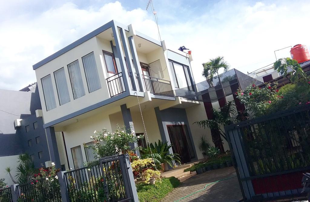バトゥ Sudji'S Houseヴィラ エクステリア 写真